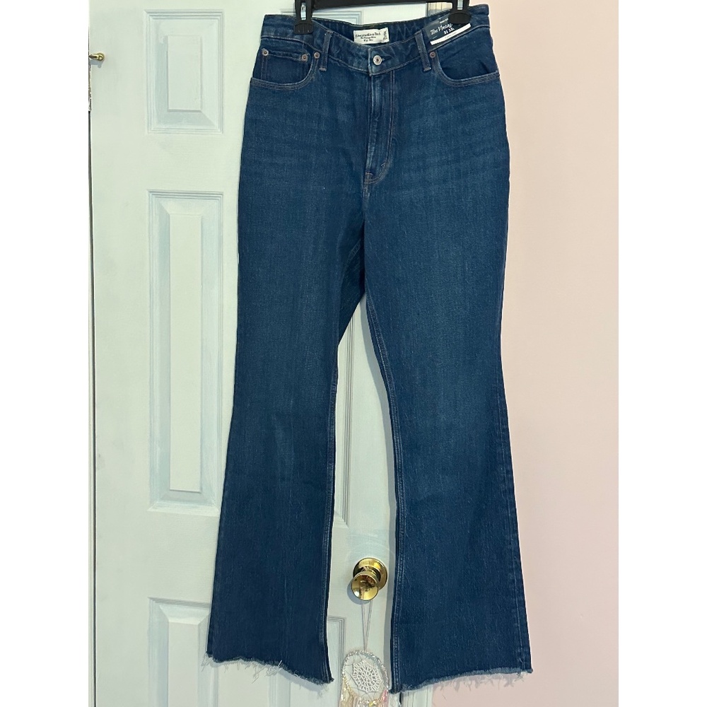 NWT Abercrombie Curve Love High Rise Vintage Flare Jean Size 31L